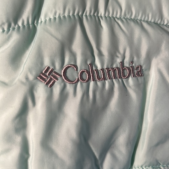 COLUMBIA GIRLS OUTDOOR REVERSIBLE PUFFER VEST IN SIZE XS 6/7 - Picture 5 of 6